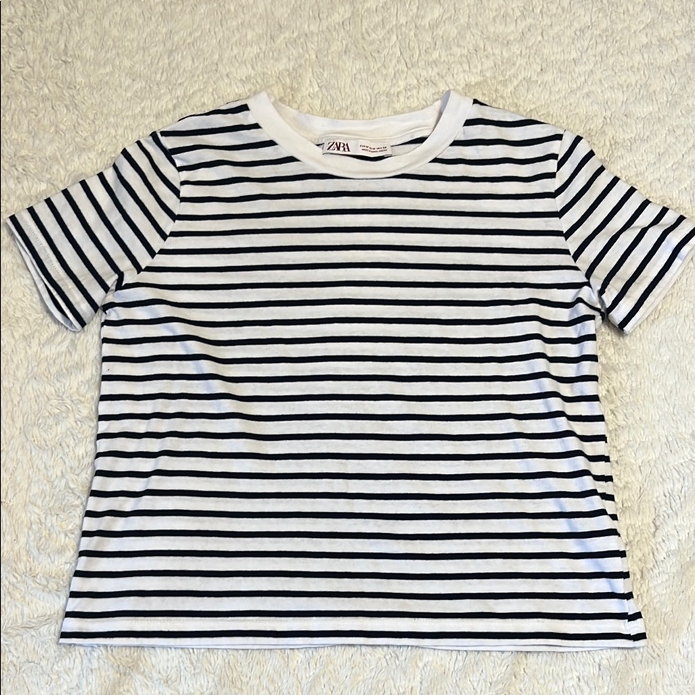 Zara Black and White Short Sleeve Tees
